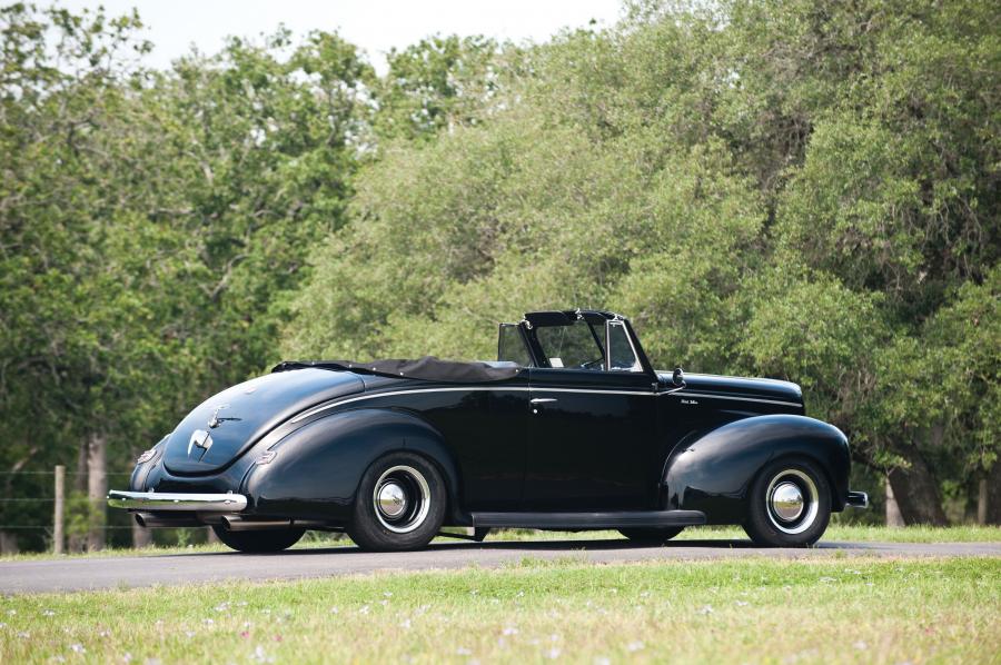  Ford DeLuxe Custom Convertible Coupe 1940 года  (фото 3 из 48)
